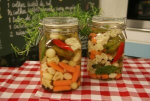 Receita de Conserva de Picles: Legumes Fermentados com Toque de Alho